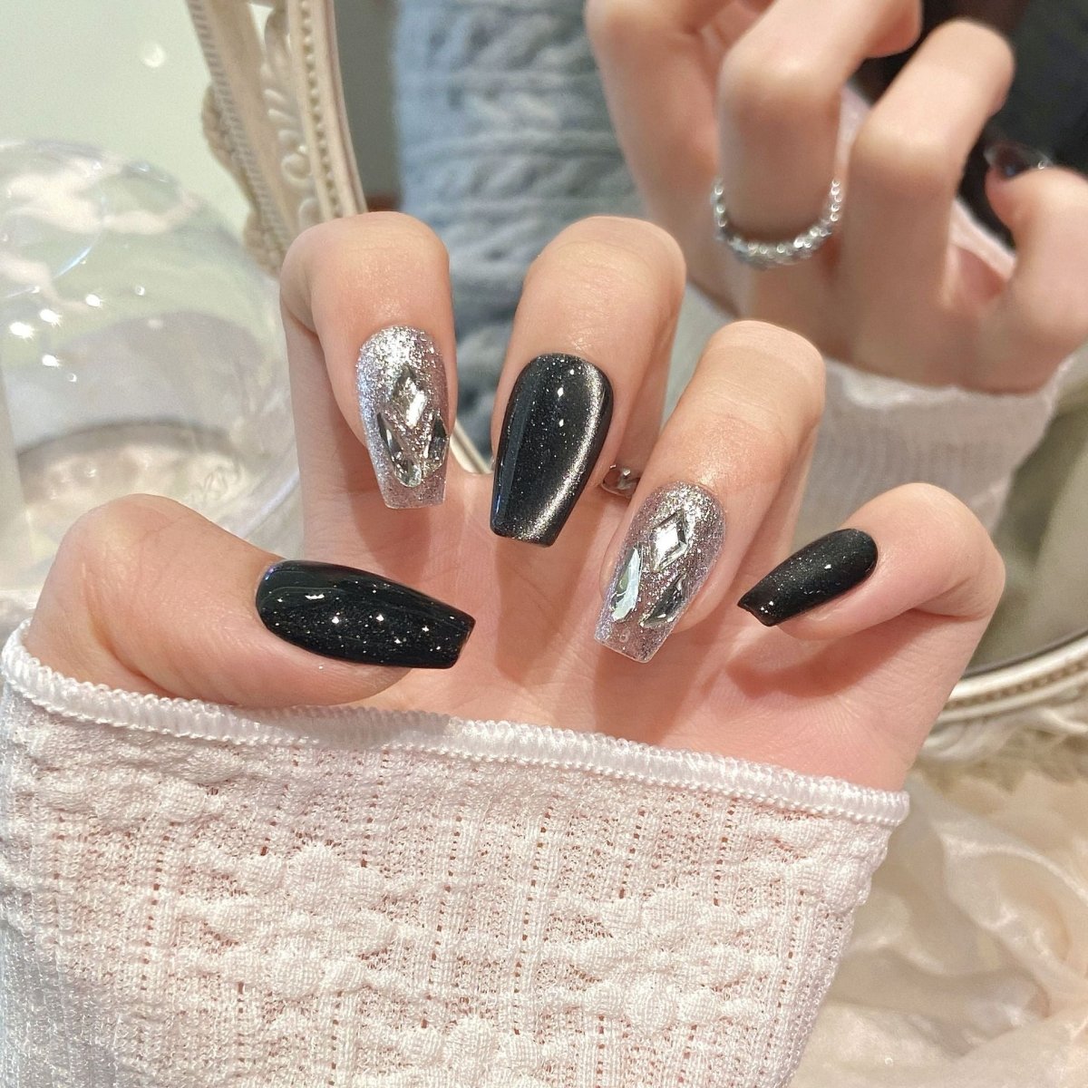 Cat's eye flash diamond wearing armor - CELESTI NAILS