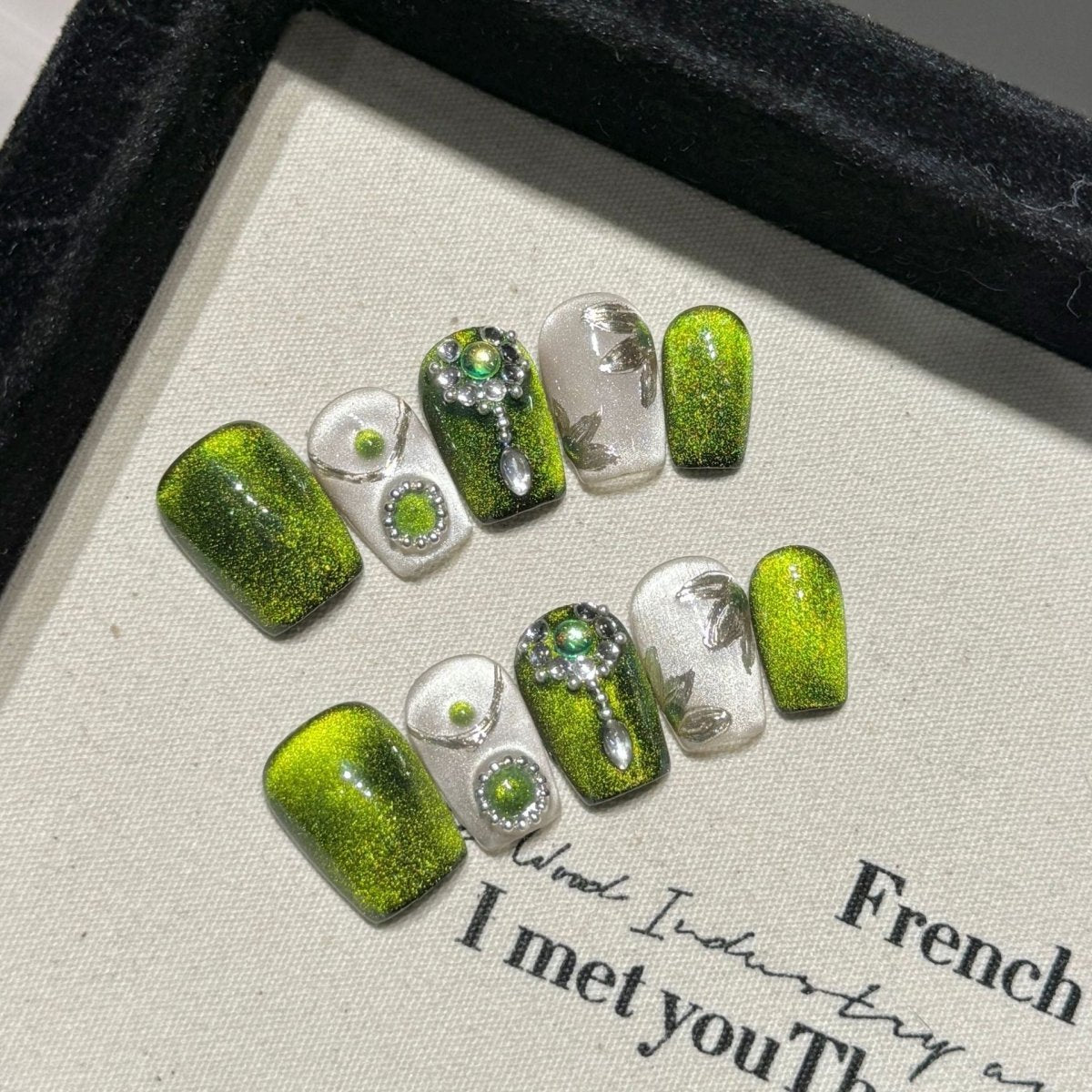 Green Treasure Huaguang - Press On Nails - CELESTI NAILS